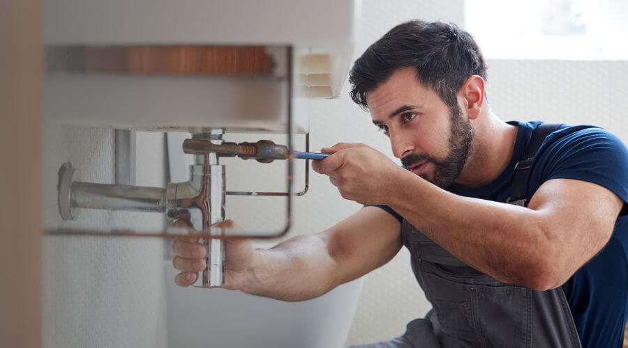 Sink faucet replacement in Edgewood, NM